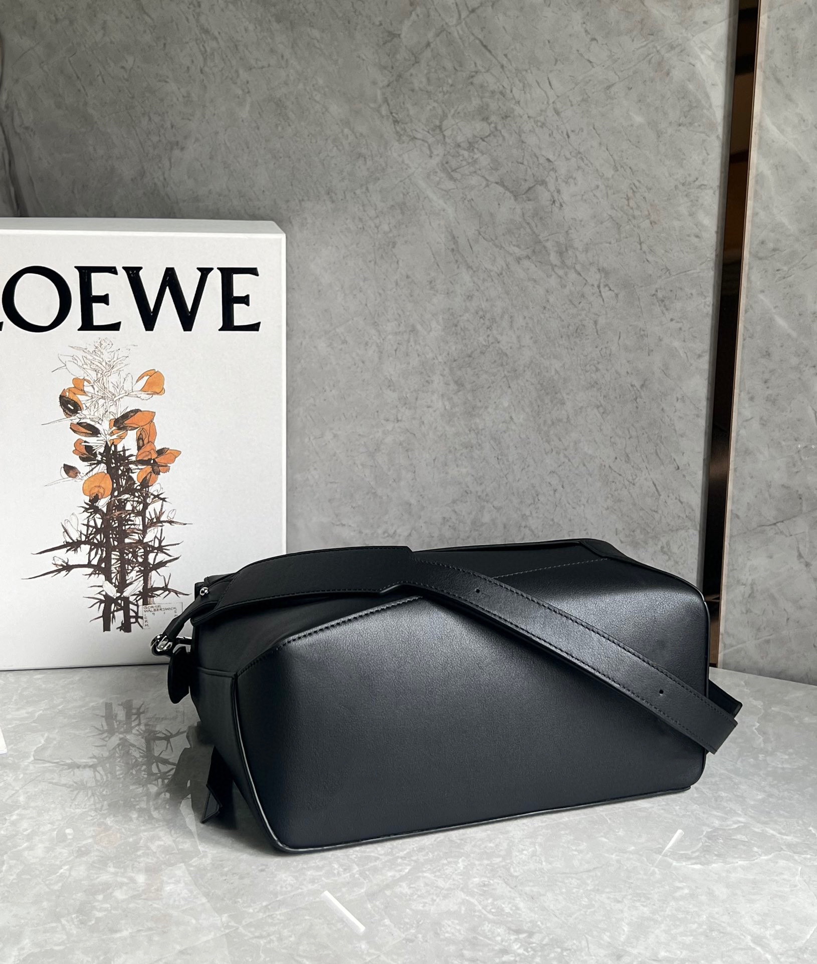 Loewe Medium Puzzle Bag in Classic Calfskin Black